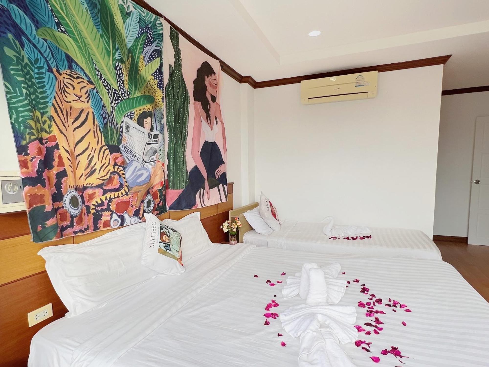 Lanting Hotel Patong Exterior photo