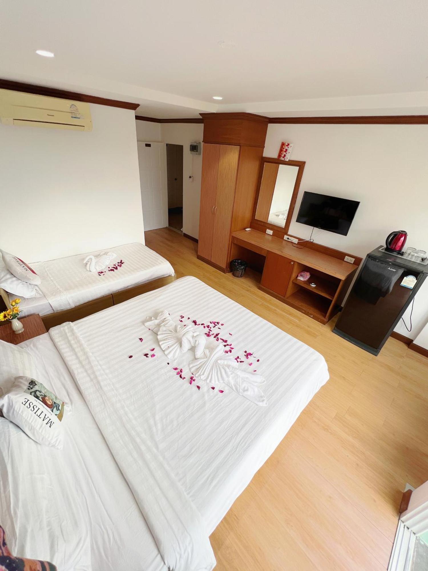 Lanting Hotel Patong Exterior photo