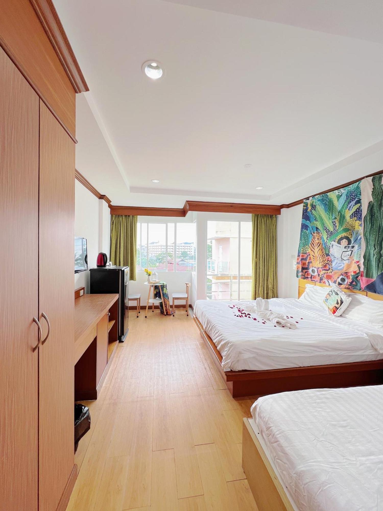 Lanting Hotel Patong Exterior photo