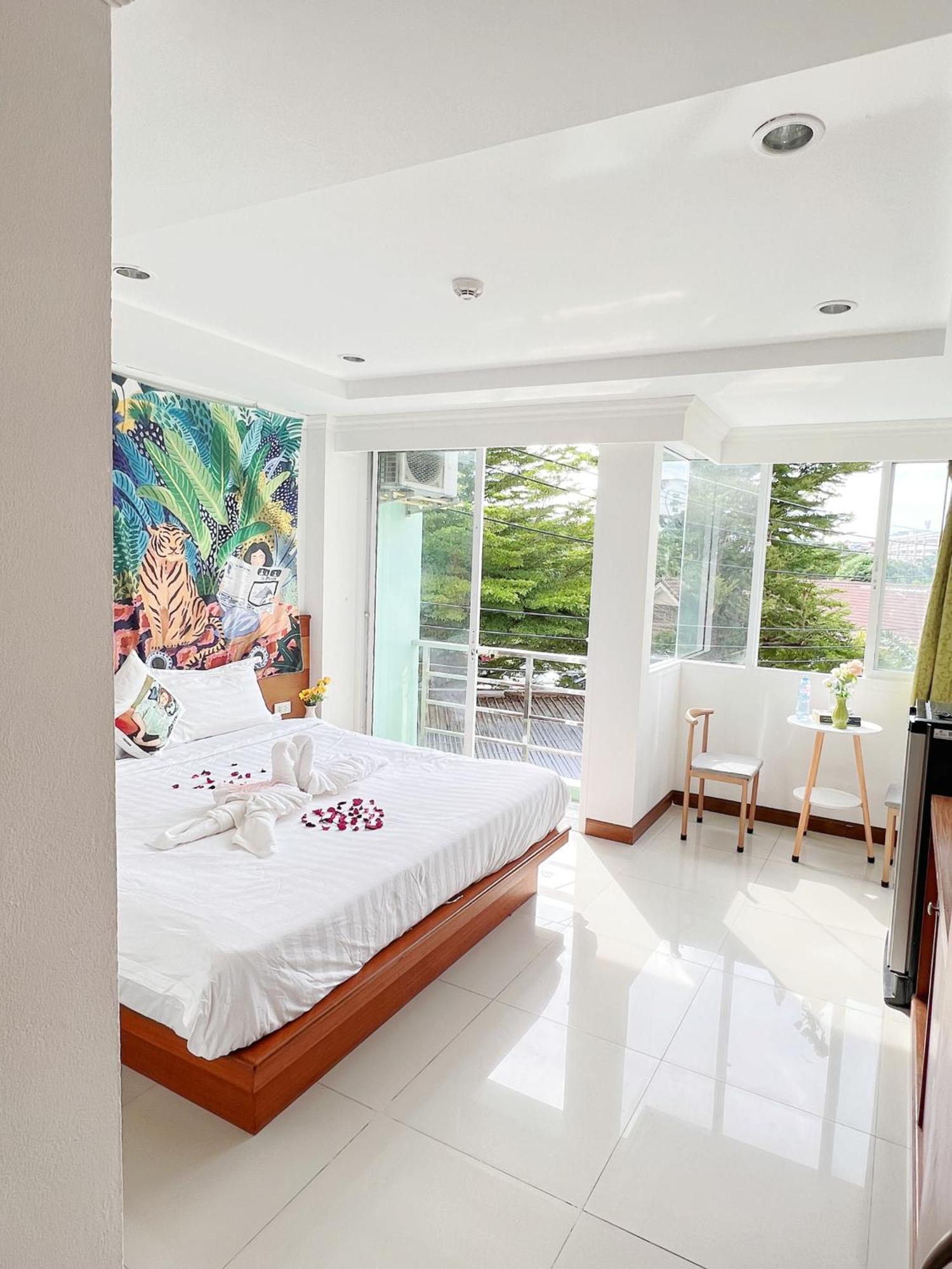 Lanting Hotel Patong Exterior photo