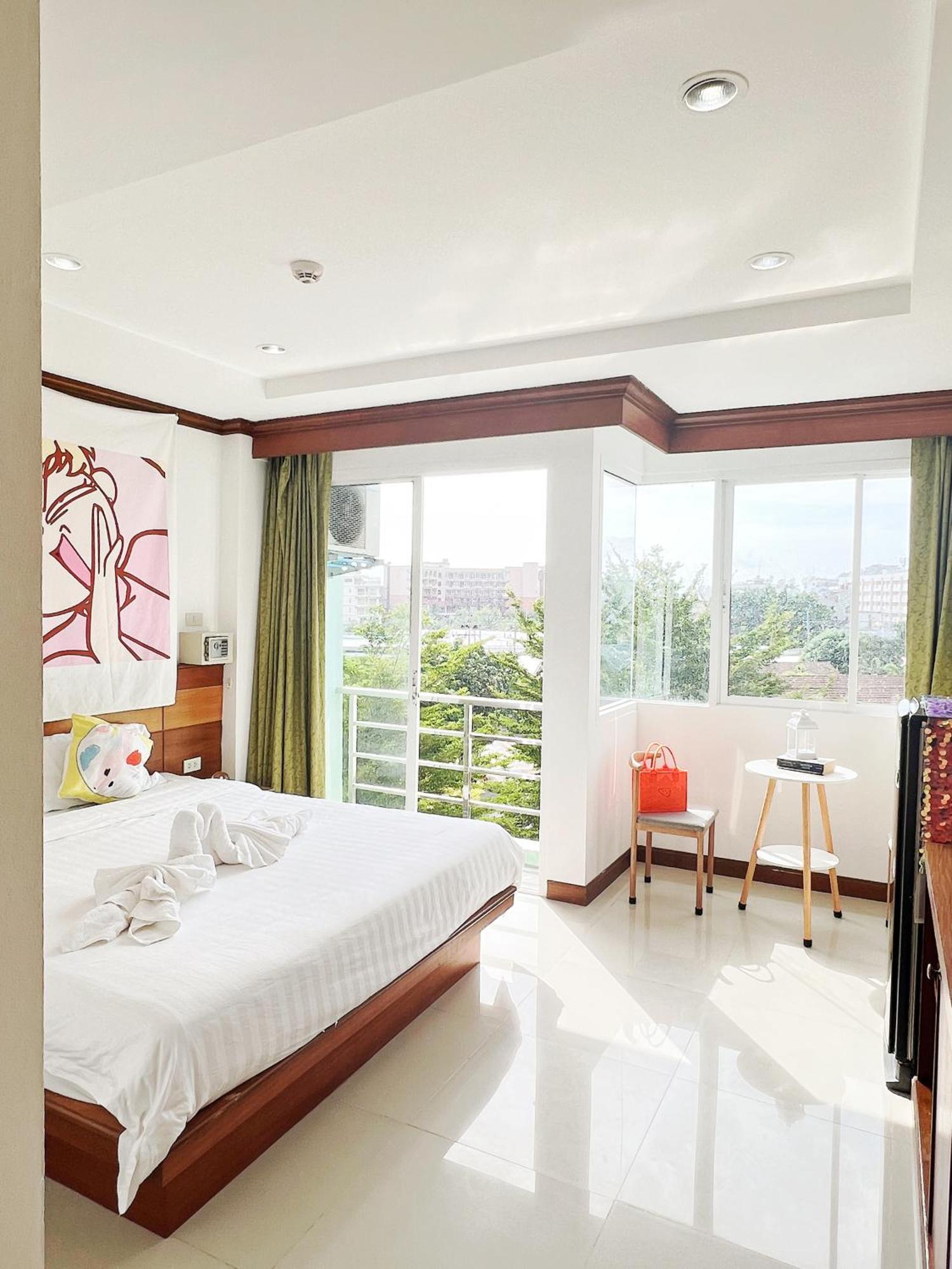 Lanting Hotel Patong Exterior photo