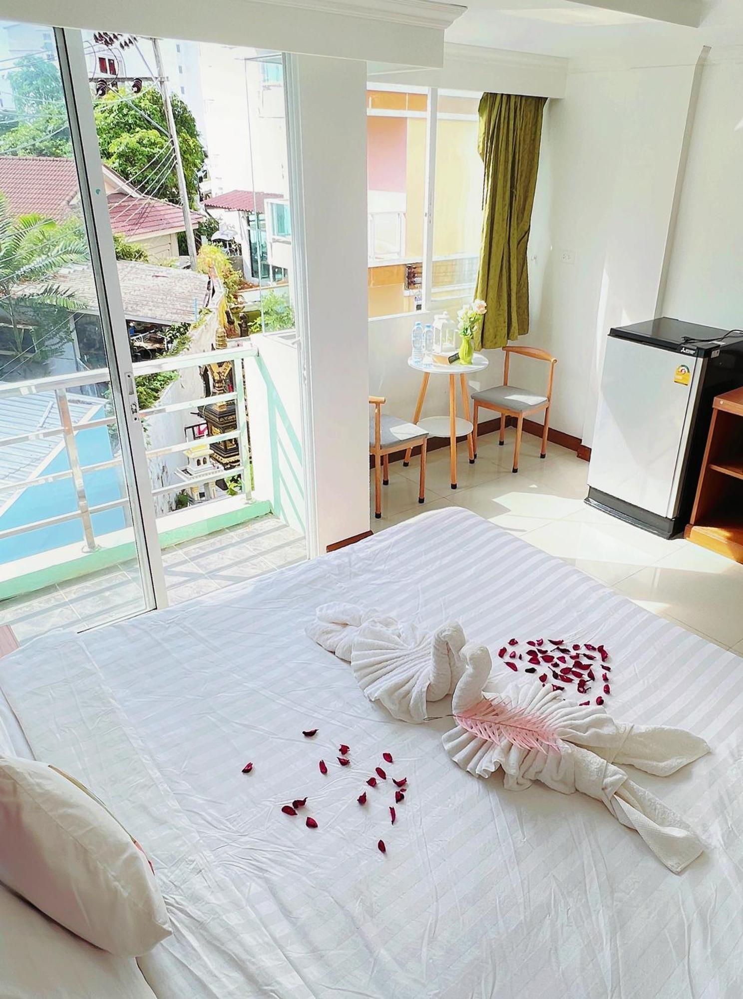 Lanting Hotel Patong Exterior photo